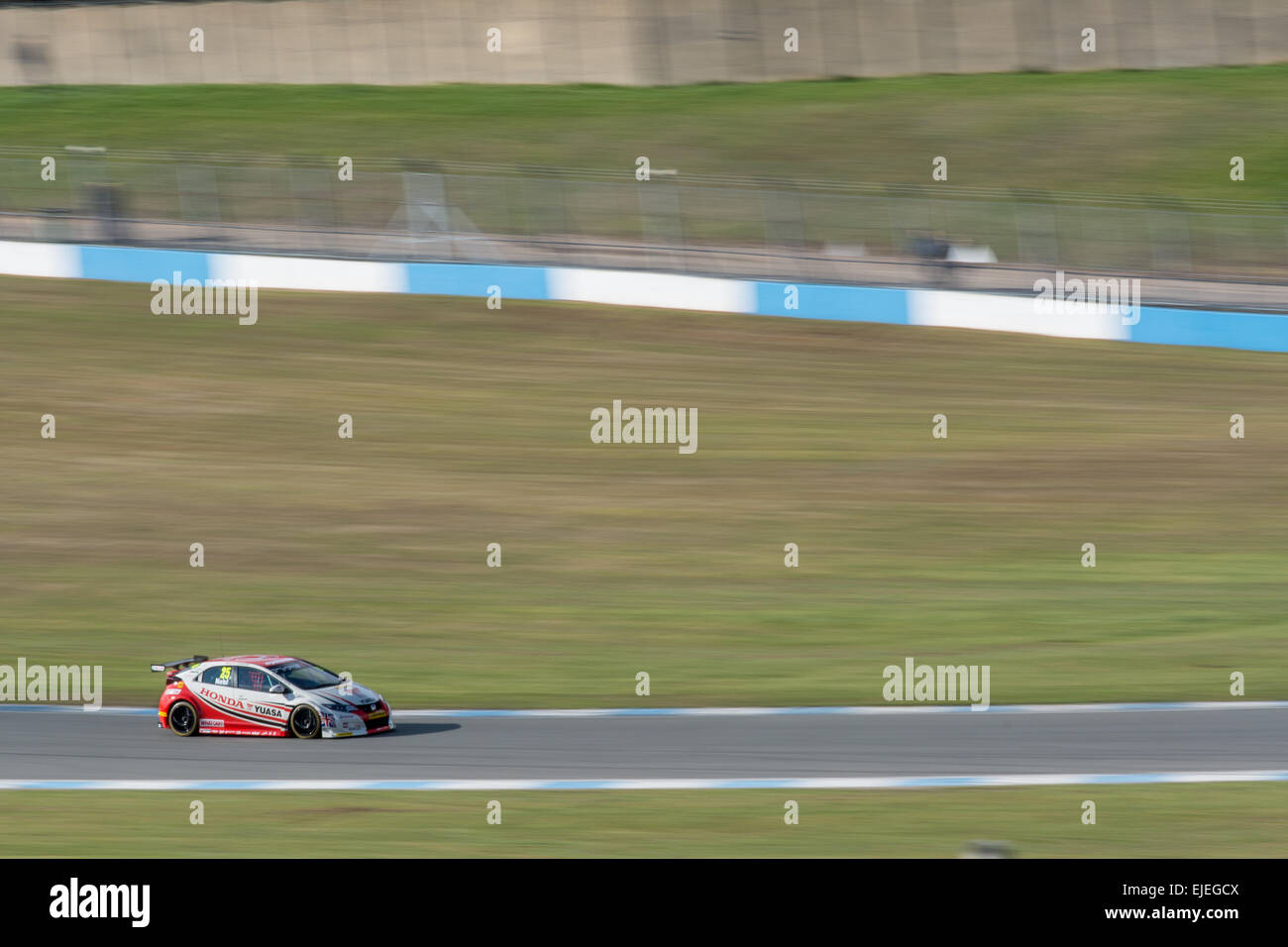 Donington Park, il Castello di Donnington, UK. Il 24 marzo 2015. Matt Neal in Yuasa Honda Racing Honda Civic Typ-R in azione durante il 2015 Dunlop MSA British Touring Car Championship media giornata a Donington Park il 24 marzo 2015 a Castle Donington, Inghilterra. (Foto di gergo Toth/Alamy Live News) Foto Stock