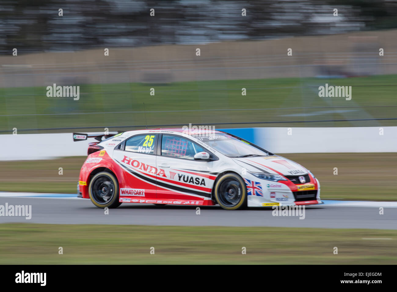 Donington Park, il Castello di Donnington, UK. Il 24 marzo 2015. Matt Neal in Yuasa Honda Racing Honda Civic Type-R in azione durante il 2015 Dunlop MSA British Touring Car Championship media giornata a Donington Park il 24 marzo 2015 a Castle Donington, Inghilterra. (Foto di gergo Toth/Alamy Live News) Foto Stock