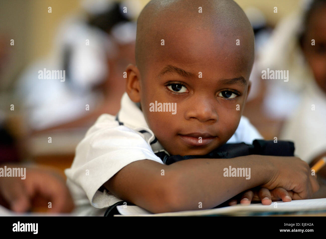 La pupilla, Basile Moreau scuola primaria, Carrefour, Port-au-Prince, Dipartimento Ouest, Haiti Foto Stock