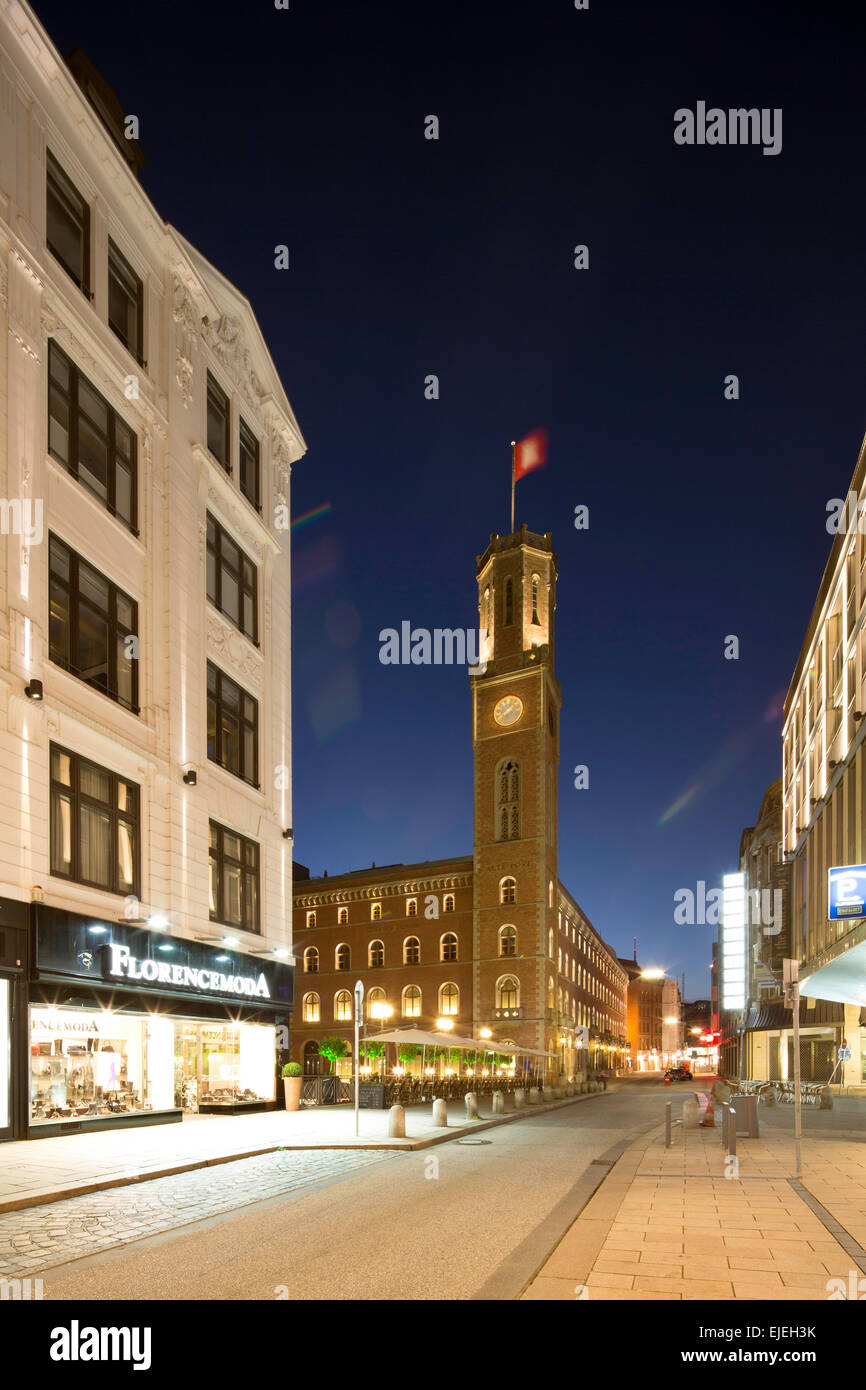 Il vecchio ufficio postale, 1847, in stile rinascimentale italiano, oggi esclusivo shopping mall, Amburgo, Germania Foto Stock