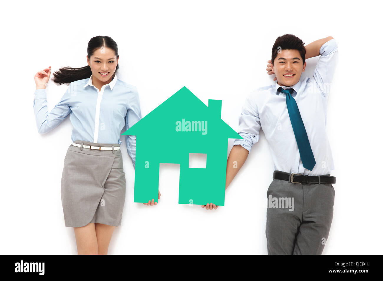 Business di uomini e di donne con il modello di alloggiamento Foto Stock