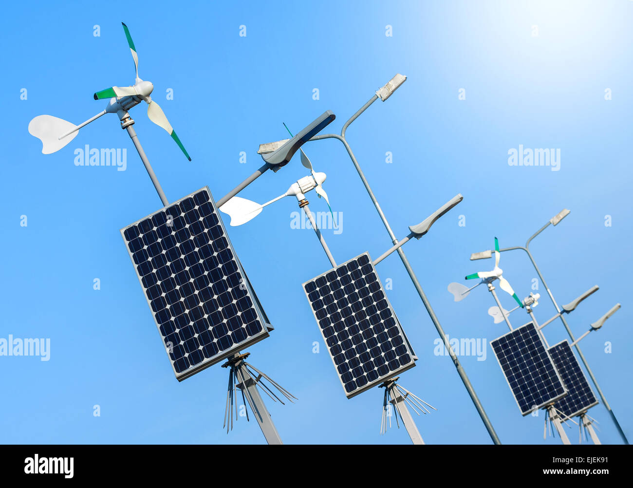 Green power, energia eolica e solare infrastruttura. Foto Stock