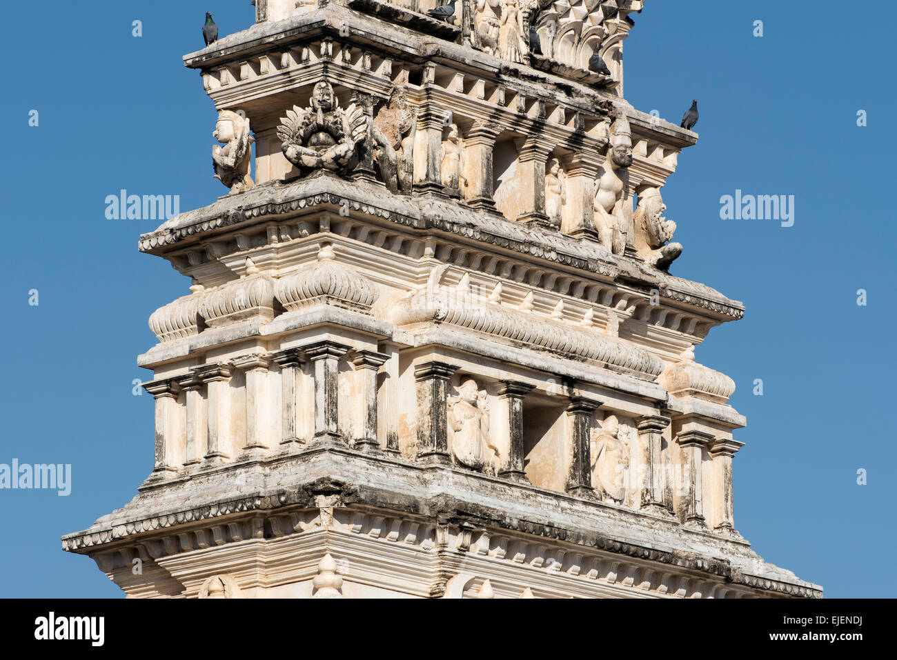 Gopuram del vecchio tempio Rangji, Pushkar, Rajasthan, India Foto Stock