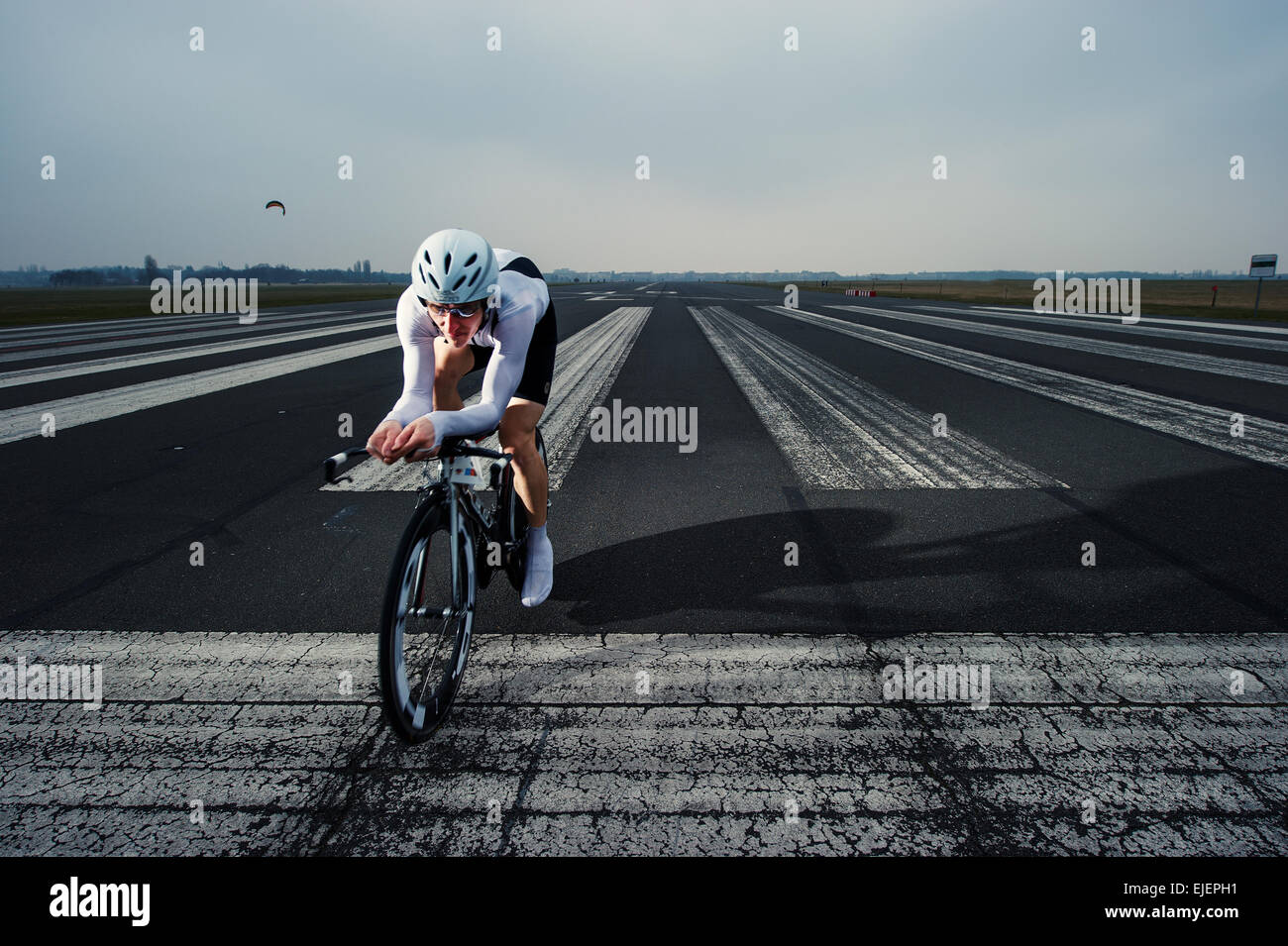 Strava (zeitfahren für jedermann) tempo di prova. 21.03.2015 a Berlino Tempelhof. photo: Philipp Hympendahl Foto Stock