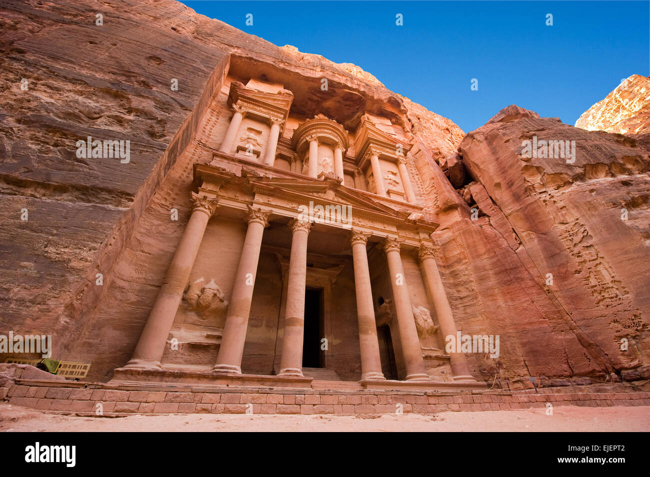 Il tesoro o al Khazna, è la più magnifiche e famosa facciata in Giordania Petra, è alta 40 metri, 2014 in Giordania Foto Stock
