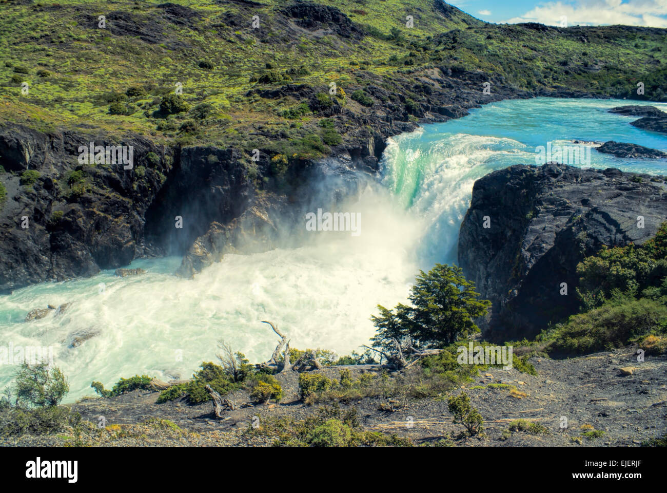 Cascata in Torres del Paine in sud americana Andes Foto Stock