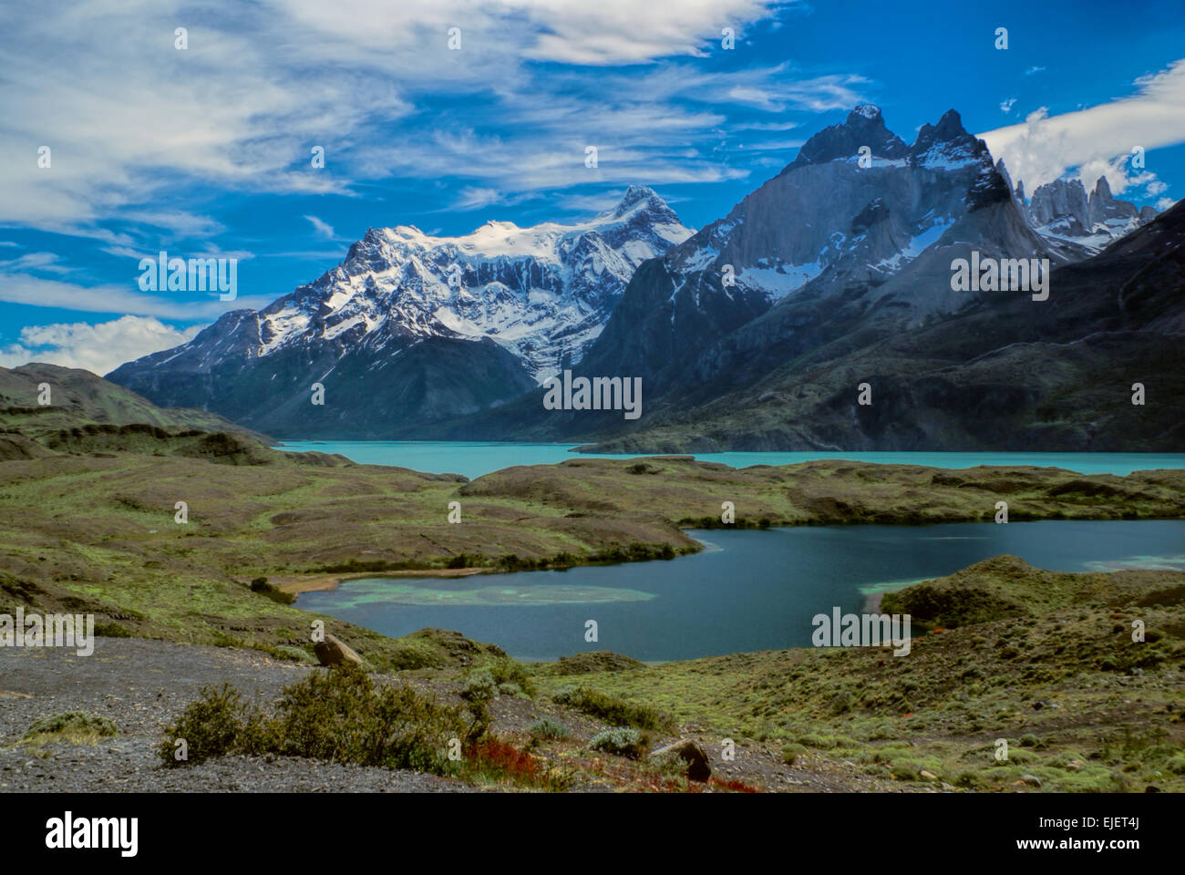 Vista panoramica del lago in Torres del Paine in sud americana Andes Foto Stock
