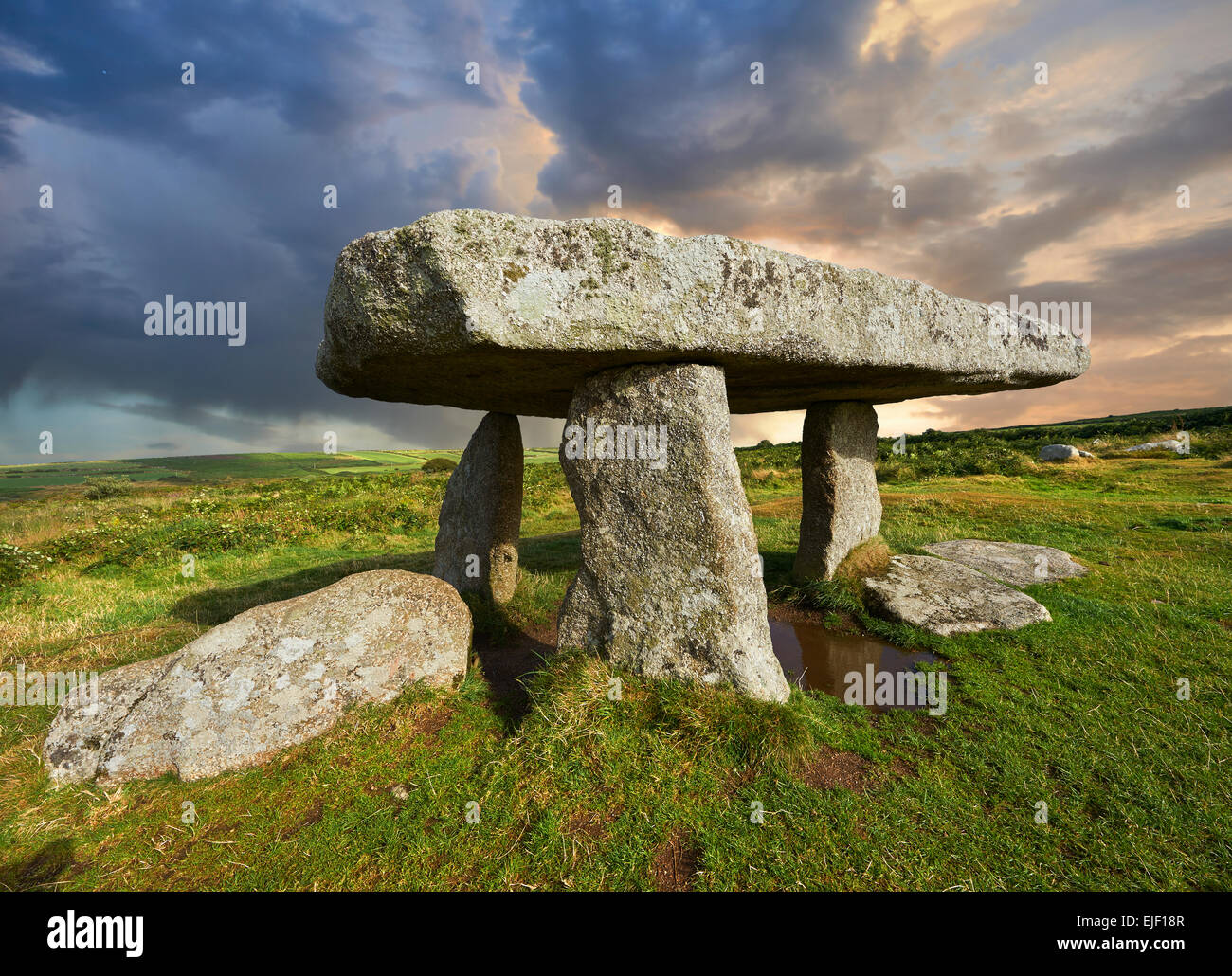 Lanyon Quoit megalitico di sepoltura del Neolitico dolmen circa 4000 BC, Morvah ,Penwith peninsular, Cornwall, Inghilterra Foto Stock