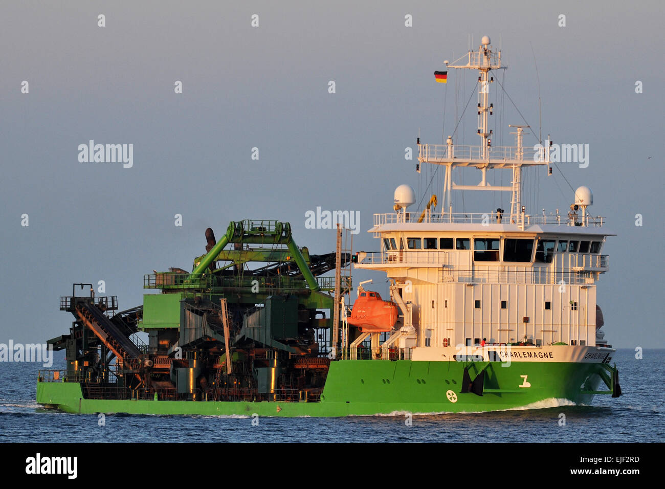 Tramoggia Draga Carlo Magno in entrata al fiordo di Kiel Foto Stock