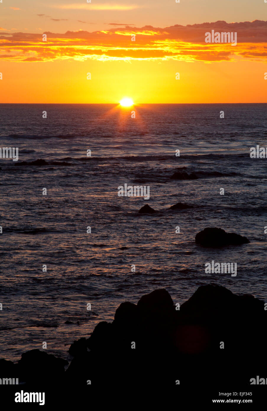 Tramonto sull'Oceano Pacifico Foto Stock