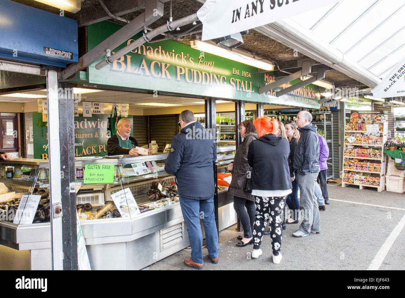 Bury giorno di mercato e un budino nero stallo a seppellire in Greater Manchester Foto Stock