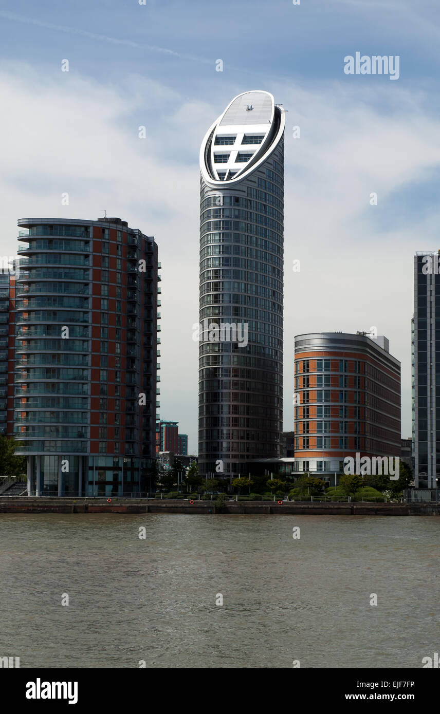 Alloggiamento di lusso degli sviluppi che si affaccia sul Fiume Tamigi vicino alla penisola di Greenwich, Londra. Foto Stock