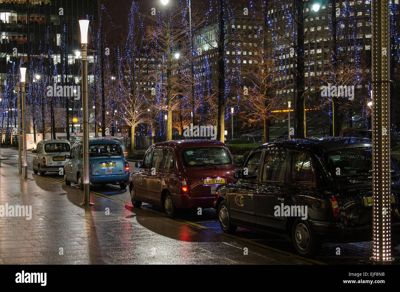 Fila di Londra taxi a Canary Wharf Foto Stock