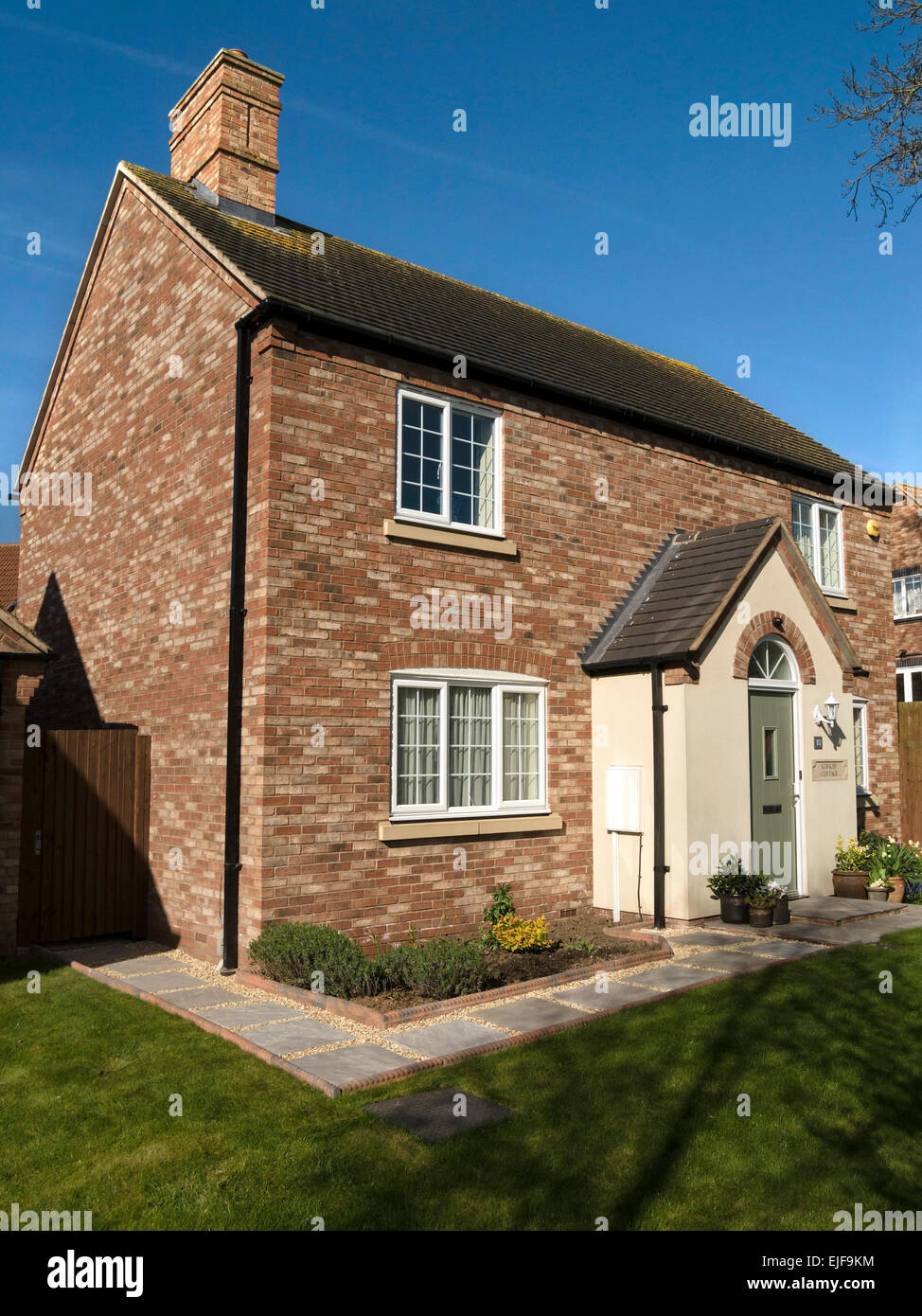 Casa di nuova costruzione in tradizionale stile cottage inglese, Leicestershire, Inghilterra, Regno Unito. Foto Stock