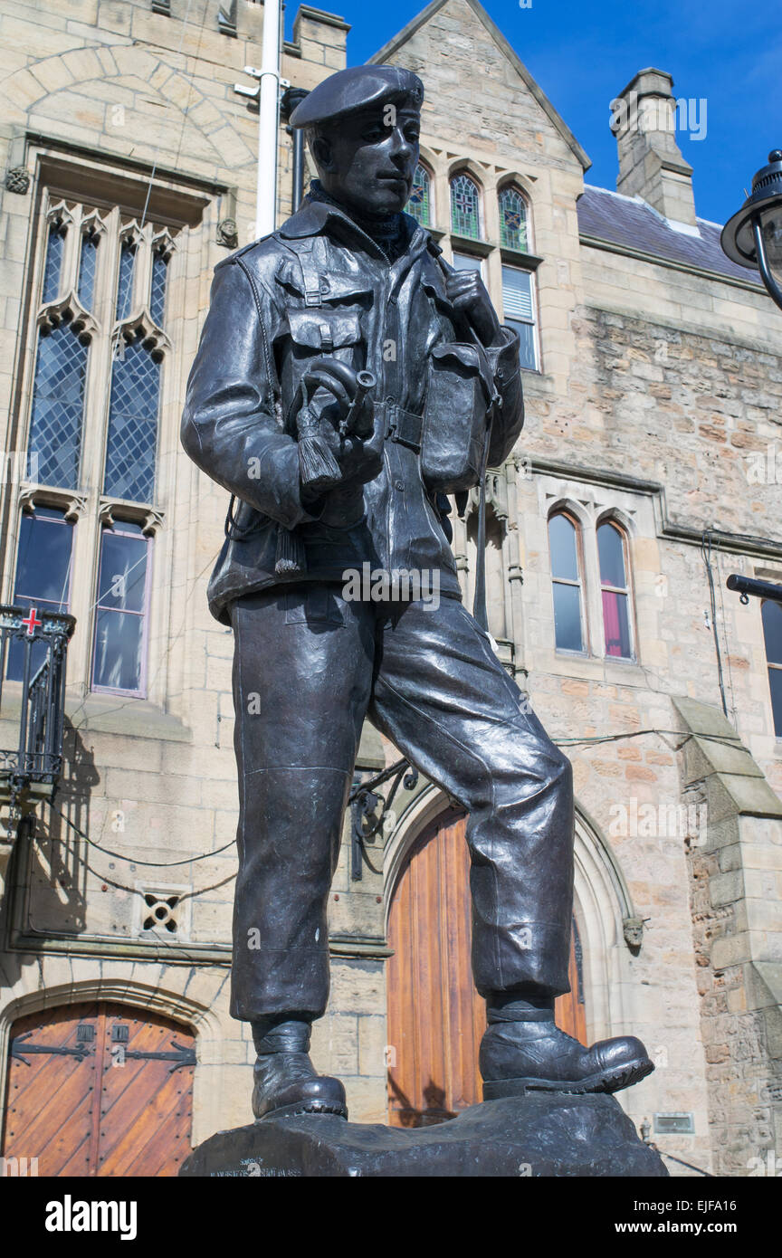 Memorial Sculpture alla fanteria leggera Durham da Alan Beattie Herriot , Durham City Market Square, North East England Regno Unito Foto Stock