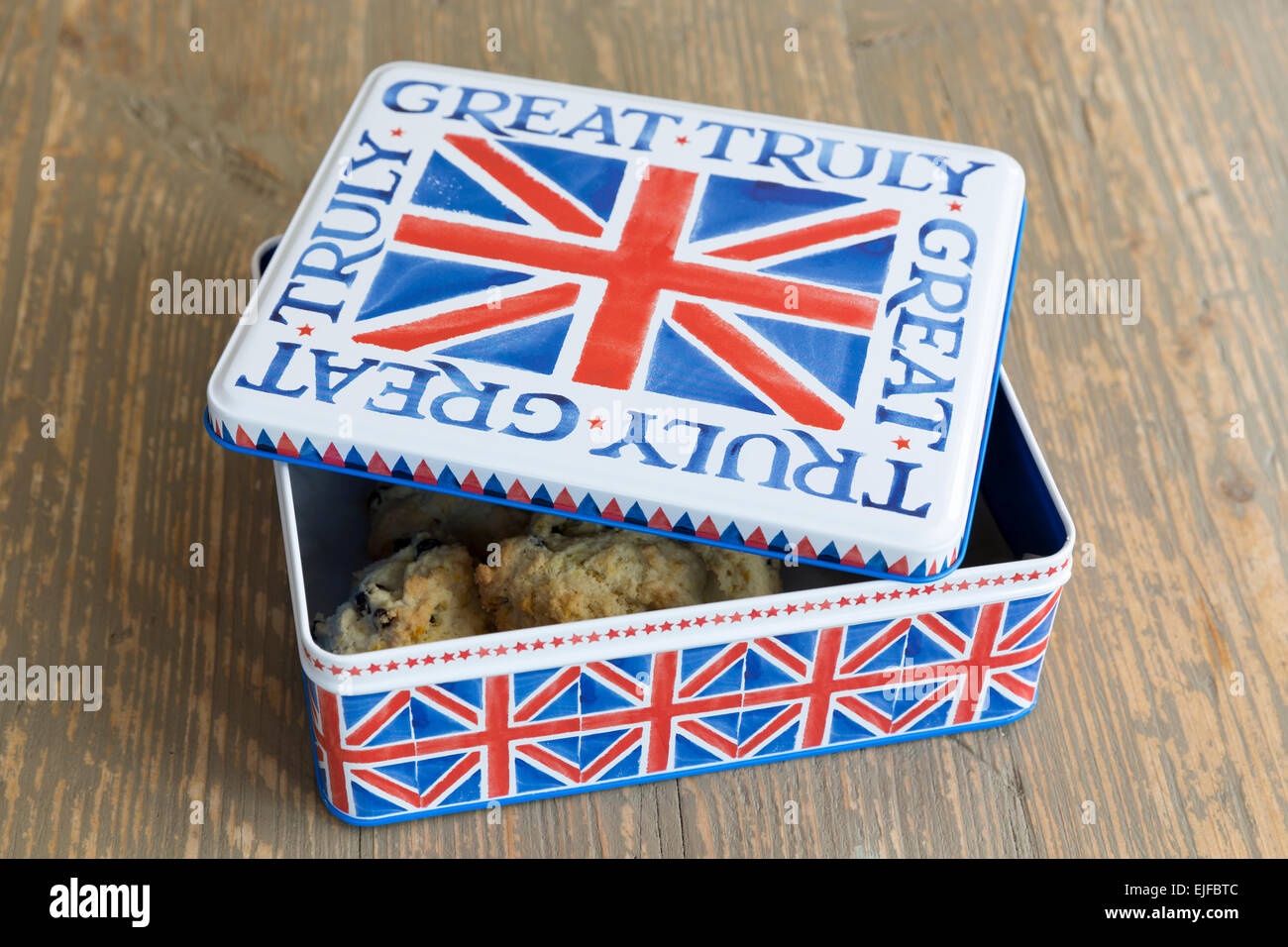 Inglese tradizionale fatto in casa roccia dolci dolci panini in teglia con Union Jack flag design Foto Stock