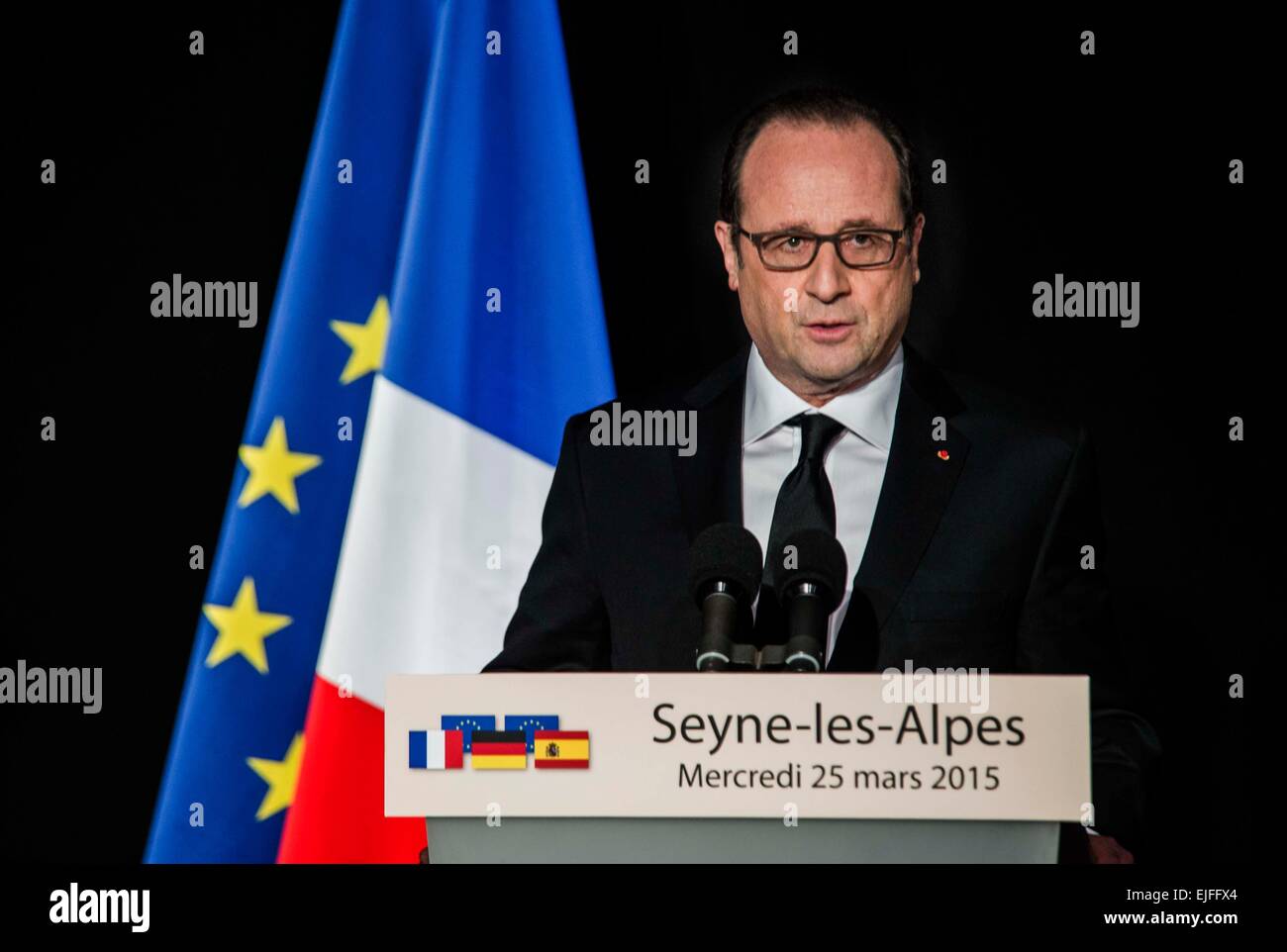 Seyne, Francia. 25 Mar, 2015. Il Presidente francese Francois Hollande parla durante una conferenza stampa a Seyne-les-Alpes, Francia, 25 marzo 2015. © Chen Xiaowei/Xinhua/Alamy Live News Foto Stock