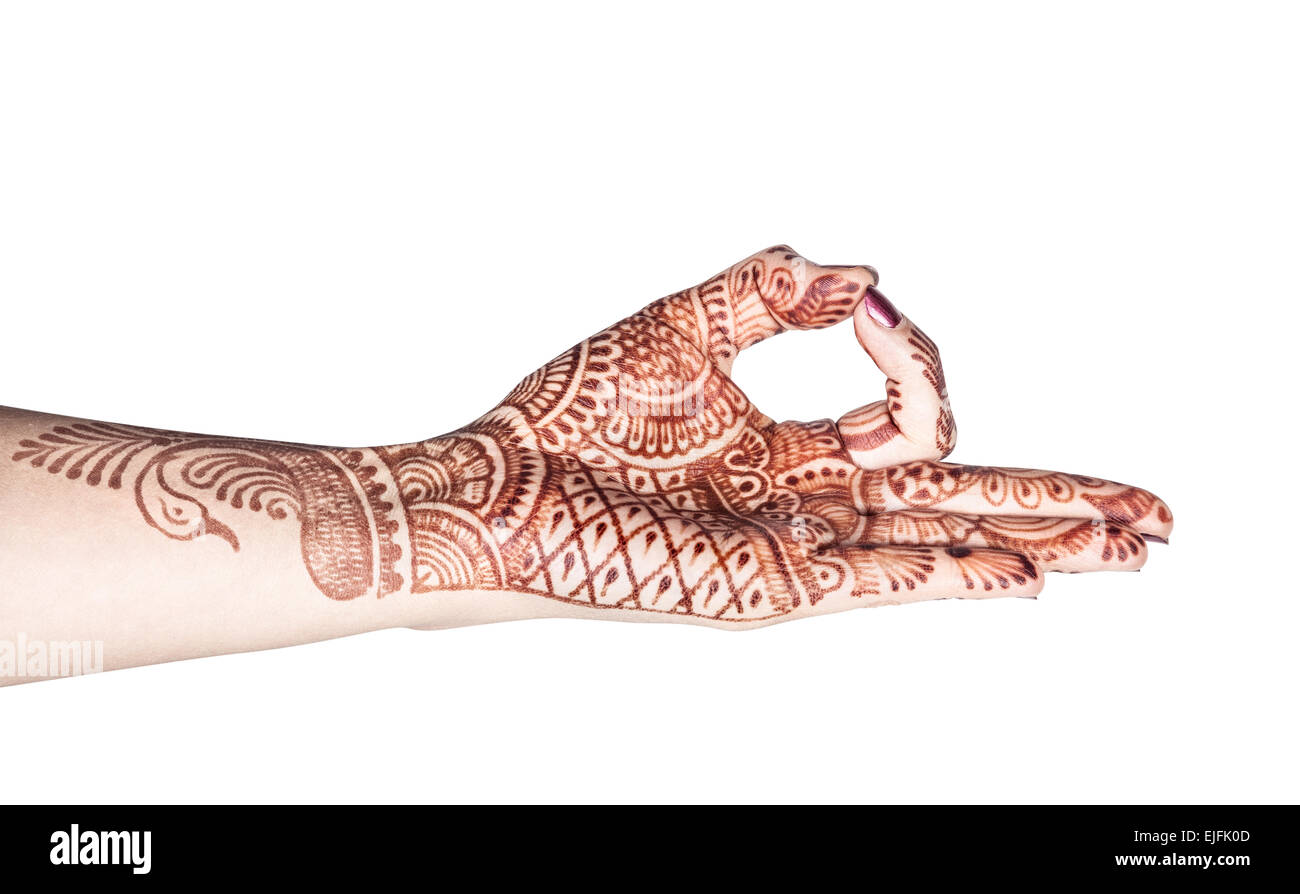 Donna con mano henna fare Dhyana mudra isolato su sfondo bianco con tracciato di ritaglio Foto Stock