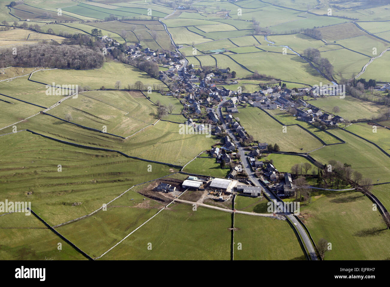Vista aerea del villaggio di Austwick in Craven District, North Yorkshire, Regno Unito Foto Stock Vista aerea del villaggio di Austwick in Craven District, North Yorkshire, Regno Unito Foto Stock