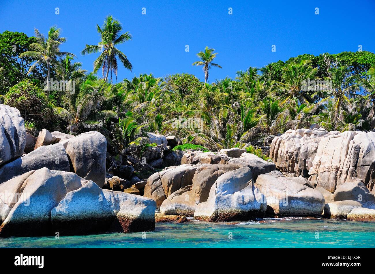 Rocce di granito, isola disabitata di Ile Cocos, Coco Islanda, Praslin, Seicelle Foto Stock