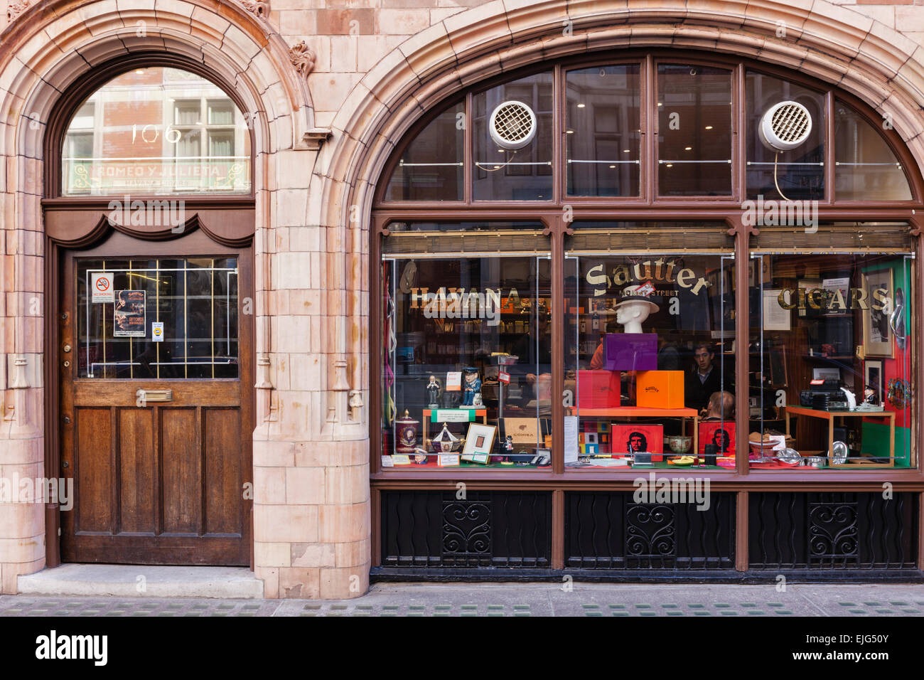 Sautters è uno specialista cigar shop sulla Mount Street, Mayfair, Londra, Inghilterra. Foto Stock