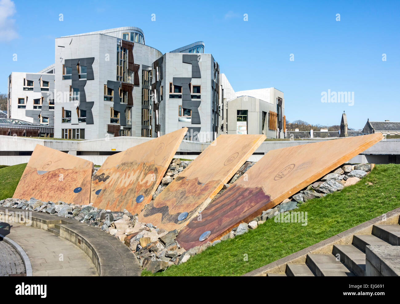 Lastre al di fuori del nostro Dynamic Earth Edimburgo in Scozia che mostra una storia geologica della Scozia da Nord a Sud Foto Stock