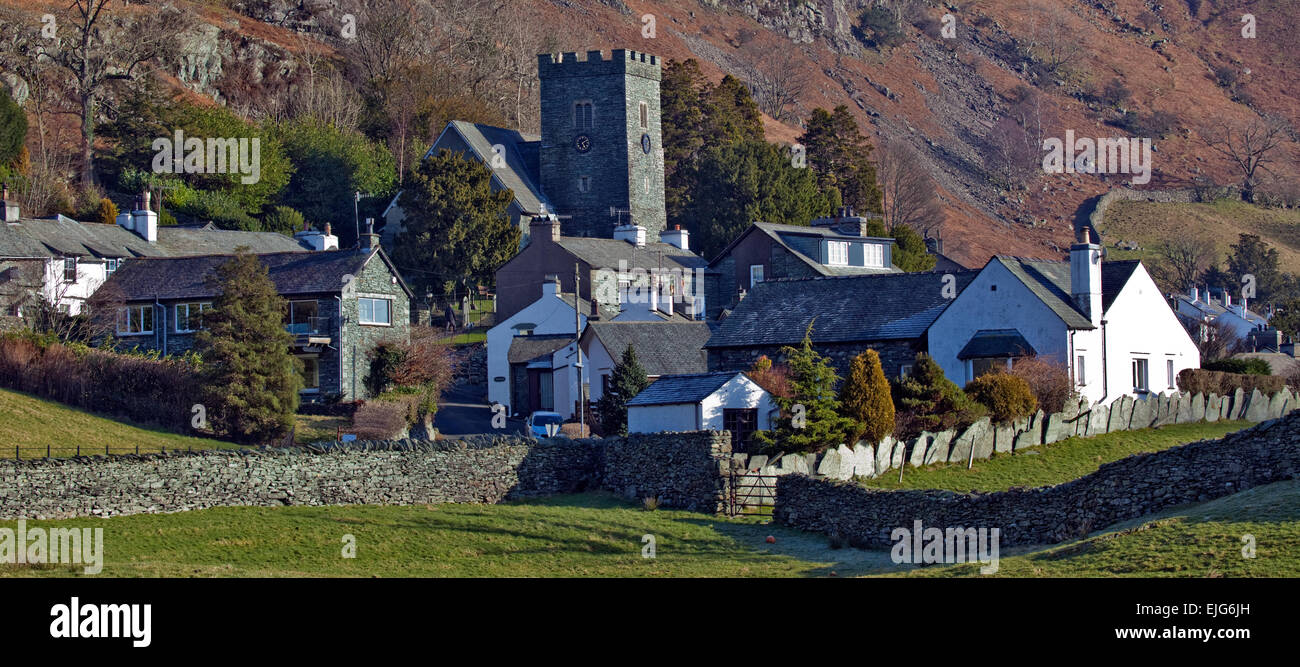 Cappella stile villaggio e chiesa in inverno grande Langdale nel Parco Nazionale del Distretto dei Laghi Cumbria Inghilterra England Regno Unito Foto Stock