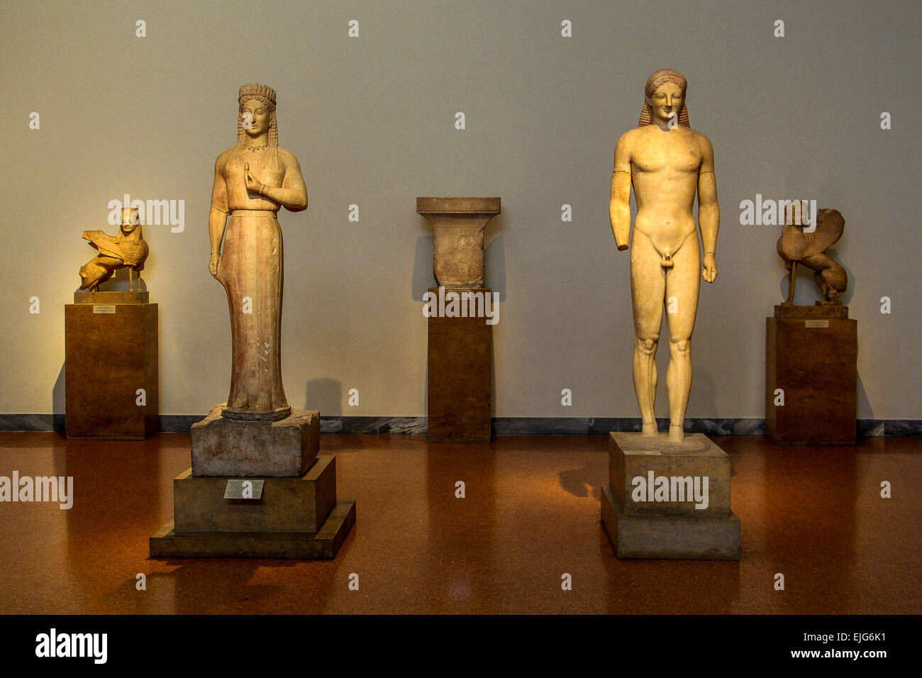 Grecia Atene Museo Archeologico Nazionale Kore e Kouros Foto Stock