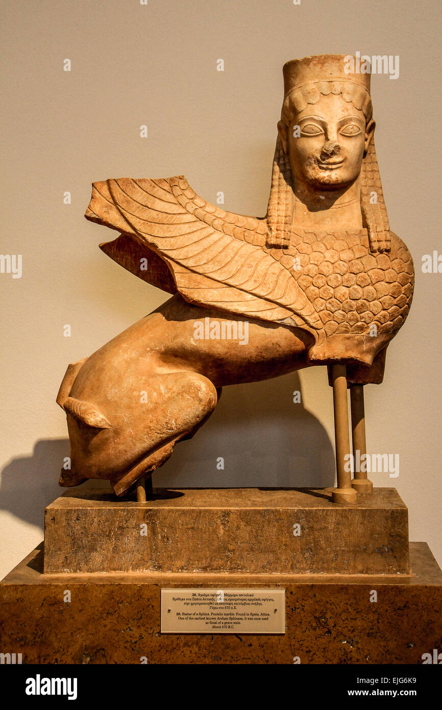 Grecia Atene Museo Archeologico Nazionale statua di una sfinge Spata Foto Stock