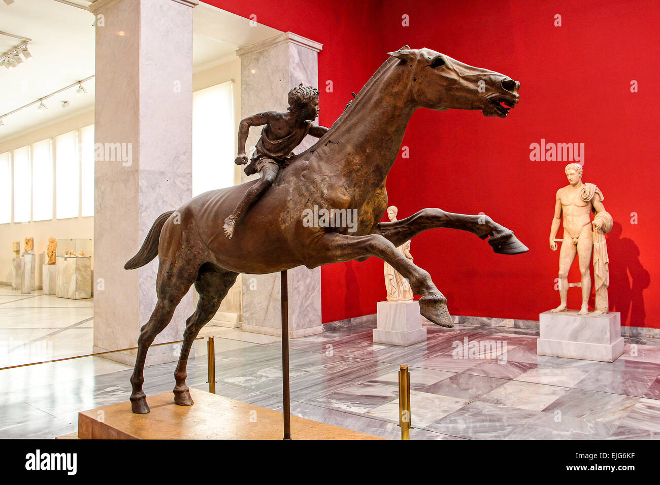 Grecia Atene Museo Archeologico Nazionale giovane fantino a cavallo Foto Stock