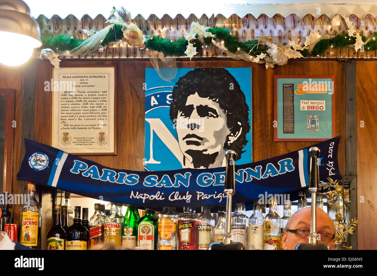 Napoli, Italia - 3 gennaio 2014: Omaggio a Maradona in tipico bar, a Napoli, Italia. Foto Stock