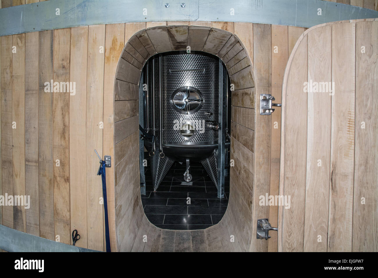 Truro, Cornwall, Regno Unito. Il 26 marzo 2015. Giant canna con una scala a chiocciola interna di avvolgimento fino a un visitatore passerella presso il recentemente costruito Healeys sidro farm centro visitatori. Credito: Simon Yates/Alamy Live News Foto Stock