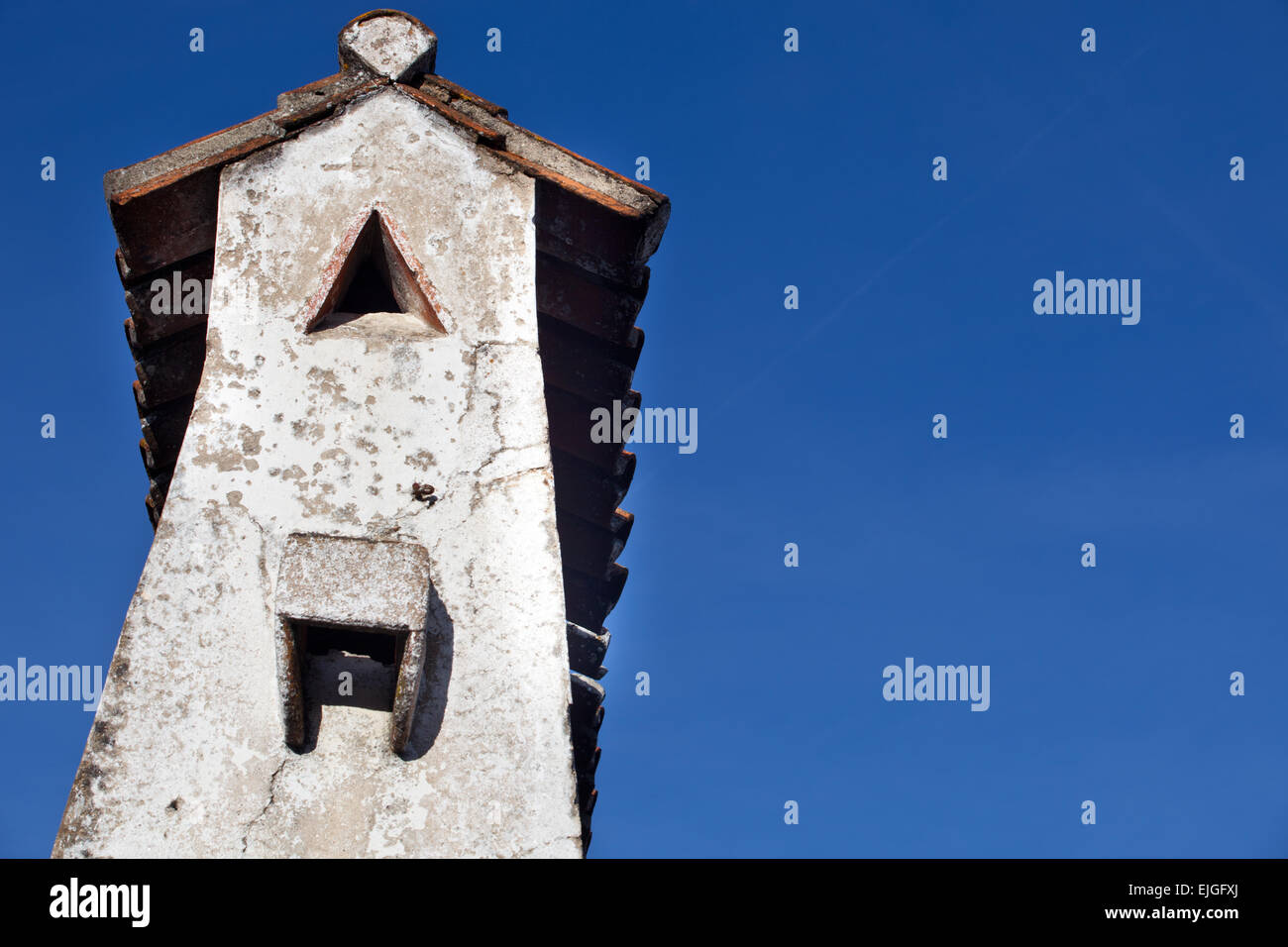 Emblematica architettura dipinta di bianco in Marvao, Alentejo, Portalegre, Portogallo Foto Stock