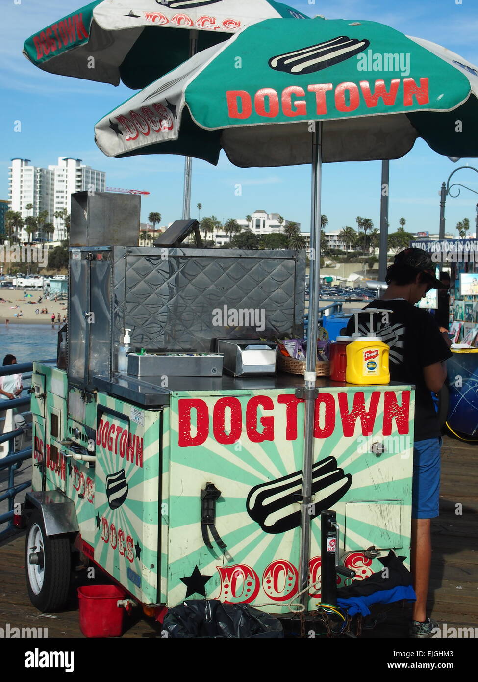 Dogtown Hot Dog Stand, Santa Monica Pier, Los Angeles, Stati Uniti d'America Foto Stock