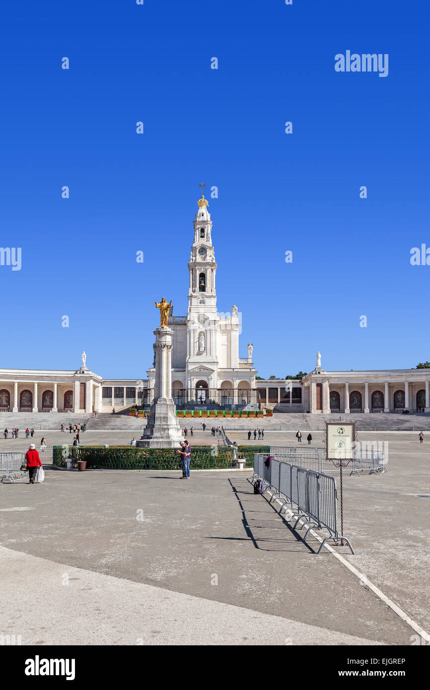Santuario di Fatima, Portogallo. Basilica di Nostra Signora del Rosario e del Sacro Cuore di Gesù un monumento Foto Stock
