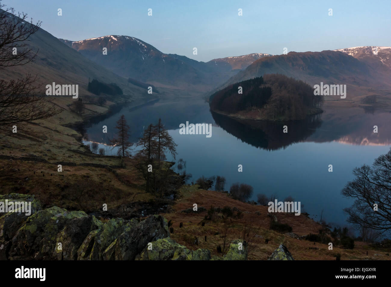 Scena guardando sopra Scafell per High Street a sunrise in primavera, il Lake District inglese, REGNO UNITO Foto Stock