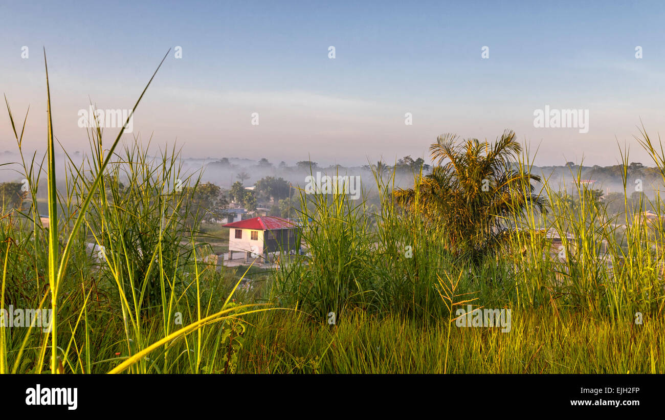 Alba sul Linden-Soesdyke autostrada, Guyana Foto Stock