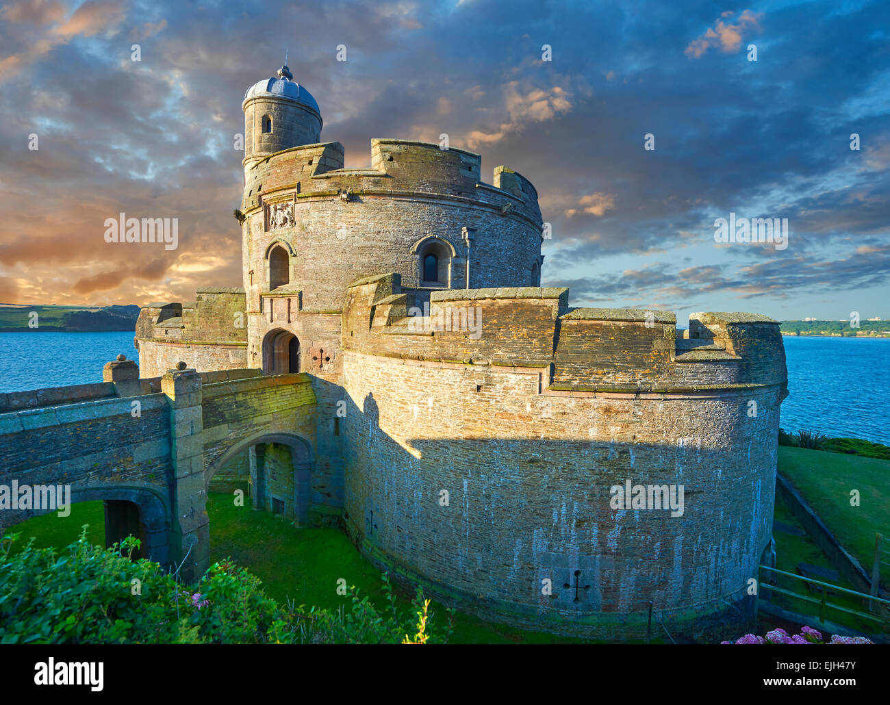 St Mawes Castel difensivo costiero Tudor fortezze (1540) costruita per il re Enrico VIII, Colchester, Inghilterra Foto Stock