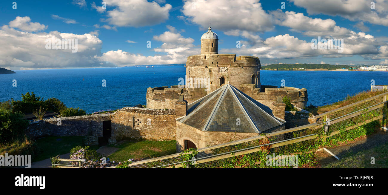 St Mawes Castel difensivo costiero Tudor fortezze (1540) costruita per il re Enrico VIII, Colchester, Inghilterra Foto Stock