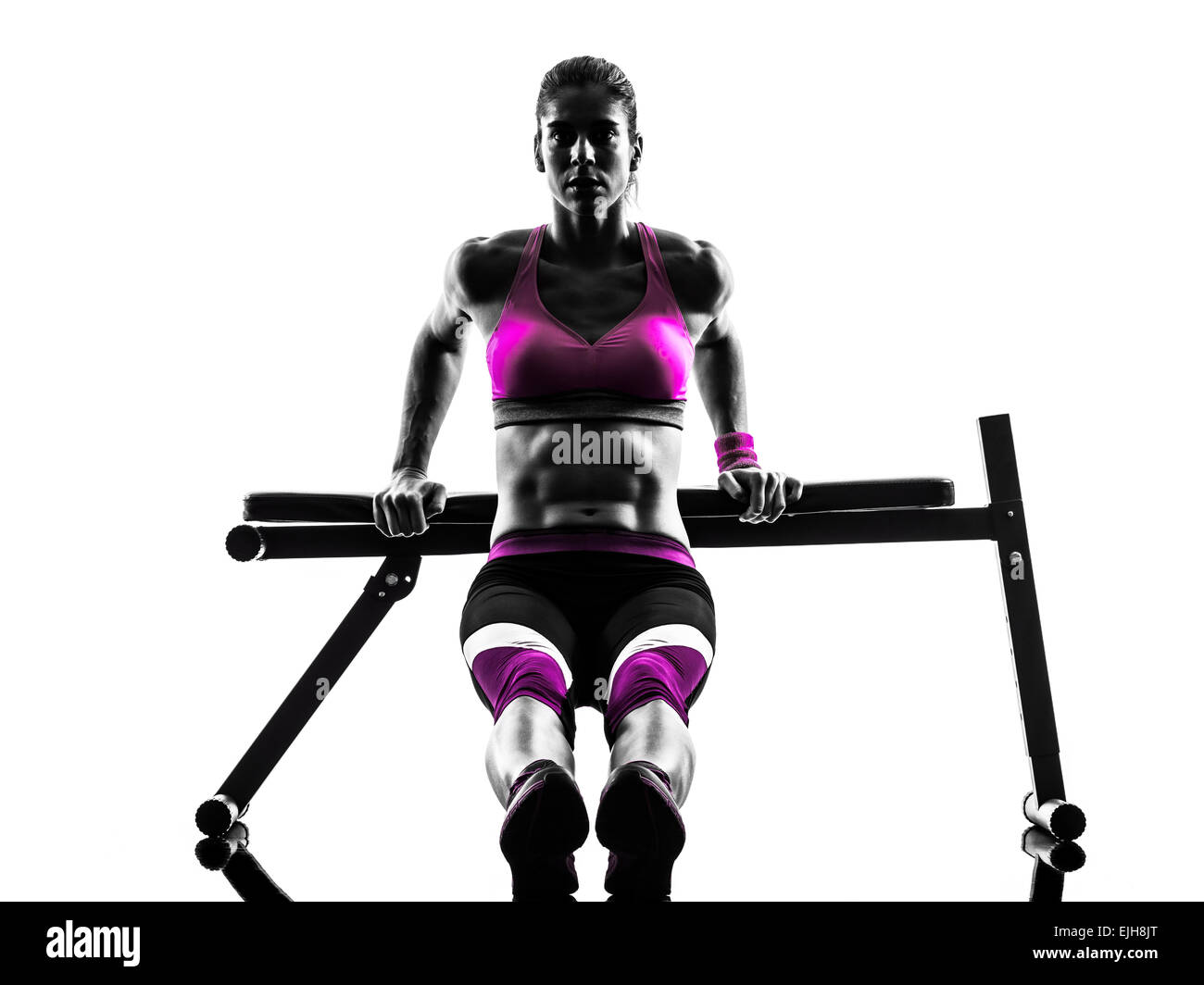 Una donna caucasica esercizio panca fitness premere push-up in studio silhouette isolati su sfondo bianco Foto Stock