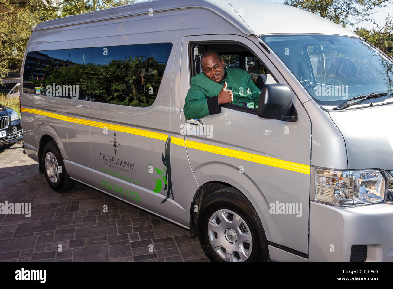 Johannesburg Sud Africa,African Rosebank,Hyatt Regency,hotel hotel hotel alloggio motel inn,van,mini-bus,autista,autista,Black Blacks African Afri Foto Stock