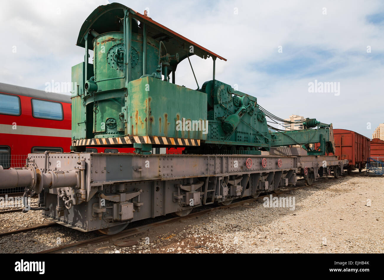 Giallo locomotore ferroviario la riparazione Foto Stock