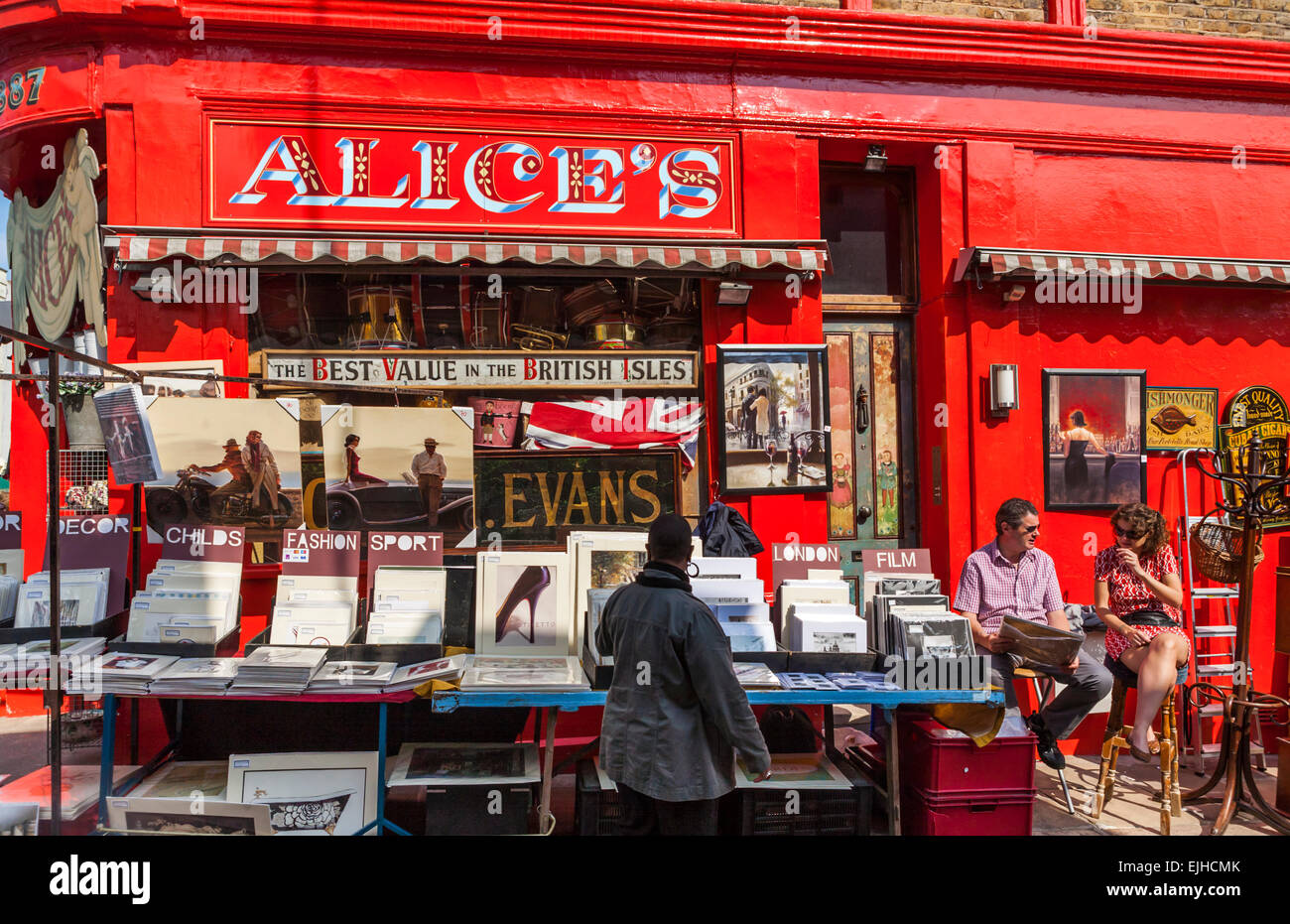 Di Alice e di antiquariato spazzatura negozio, il Mercato di Portobello, Londra, Inghilterra Foto Stock