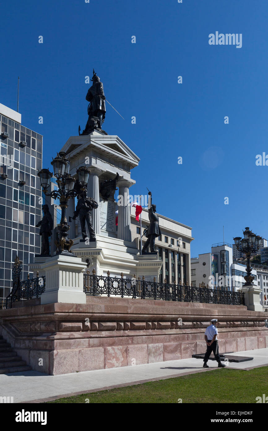 Battaglia di Iquique Memorial statua in Plaza Sotomayor, Valparaiso, Cile Foto Stock