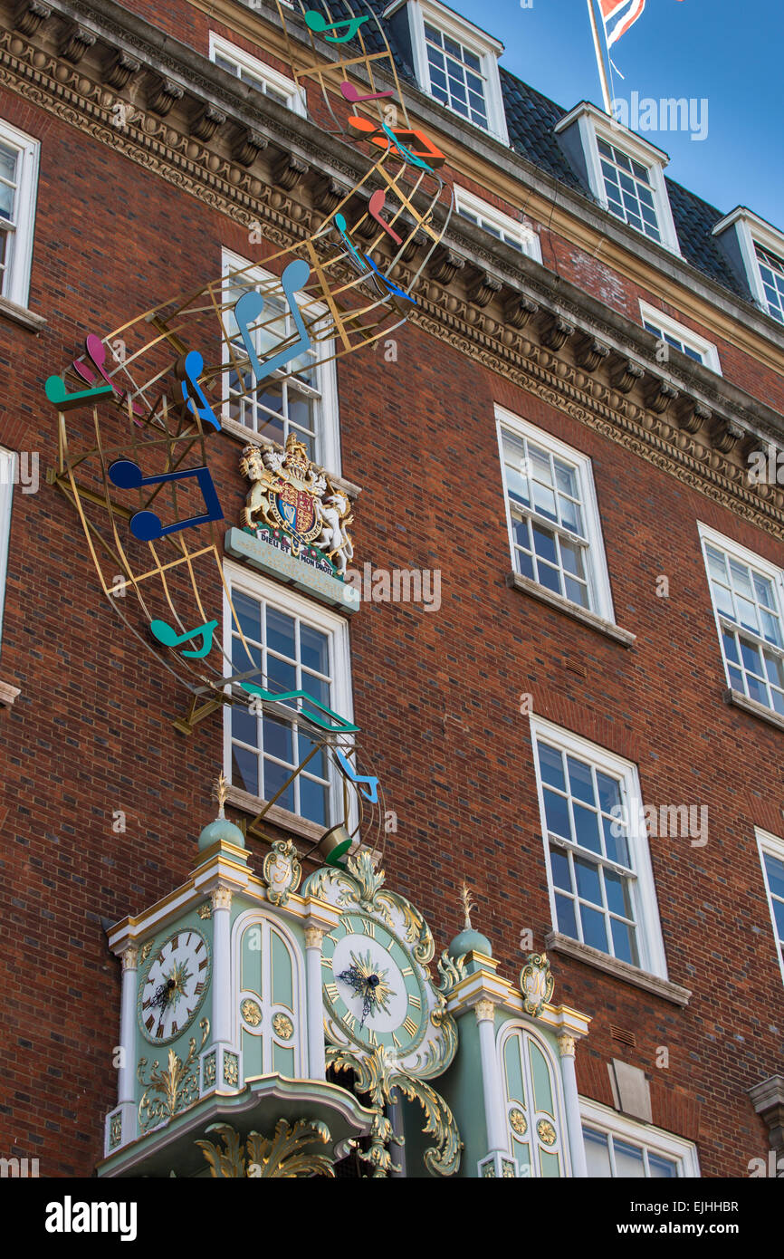 Fortnum e Mason storefront decorate, Londra, Inghilterra, decorate per la regina del Giubileo di Diamante Foto Stock