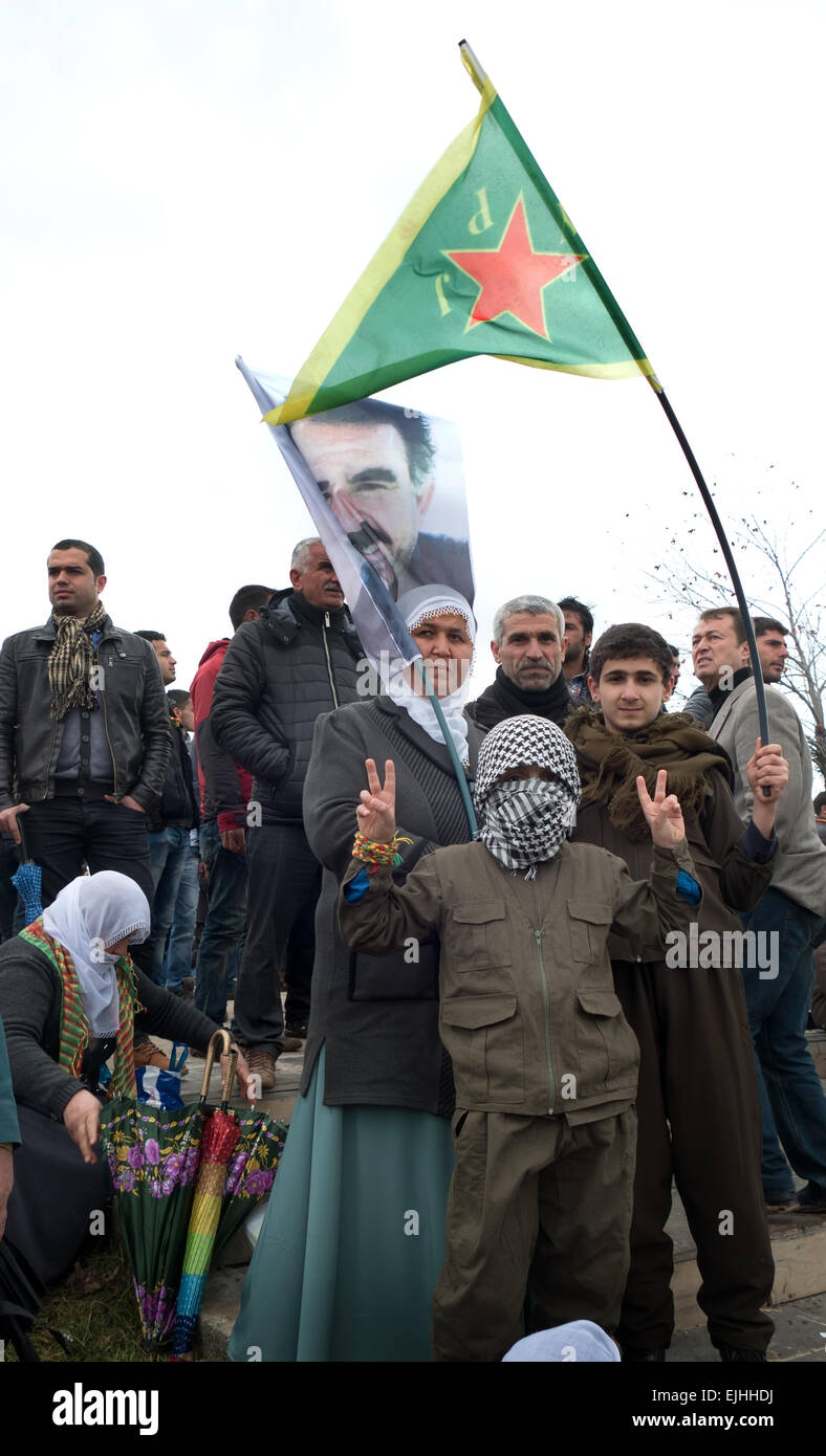 Curdi celebrando Newroz, Curdo Anno Nuovo a Diyarbakir, Kurdistan turco, Turchia Foto Stock