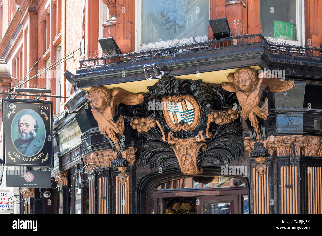 Il pub di Salisbury e segno di Londra, Inghilterra Foto Stock