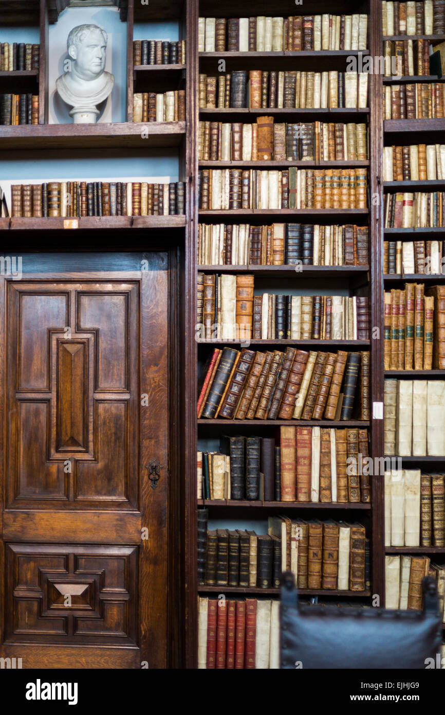 Biblioteca e libri antichi, Museo Plantin-Moretus, Anversa, Belgio Foto Stock