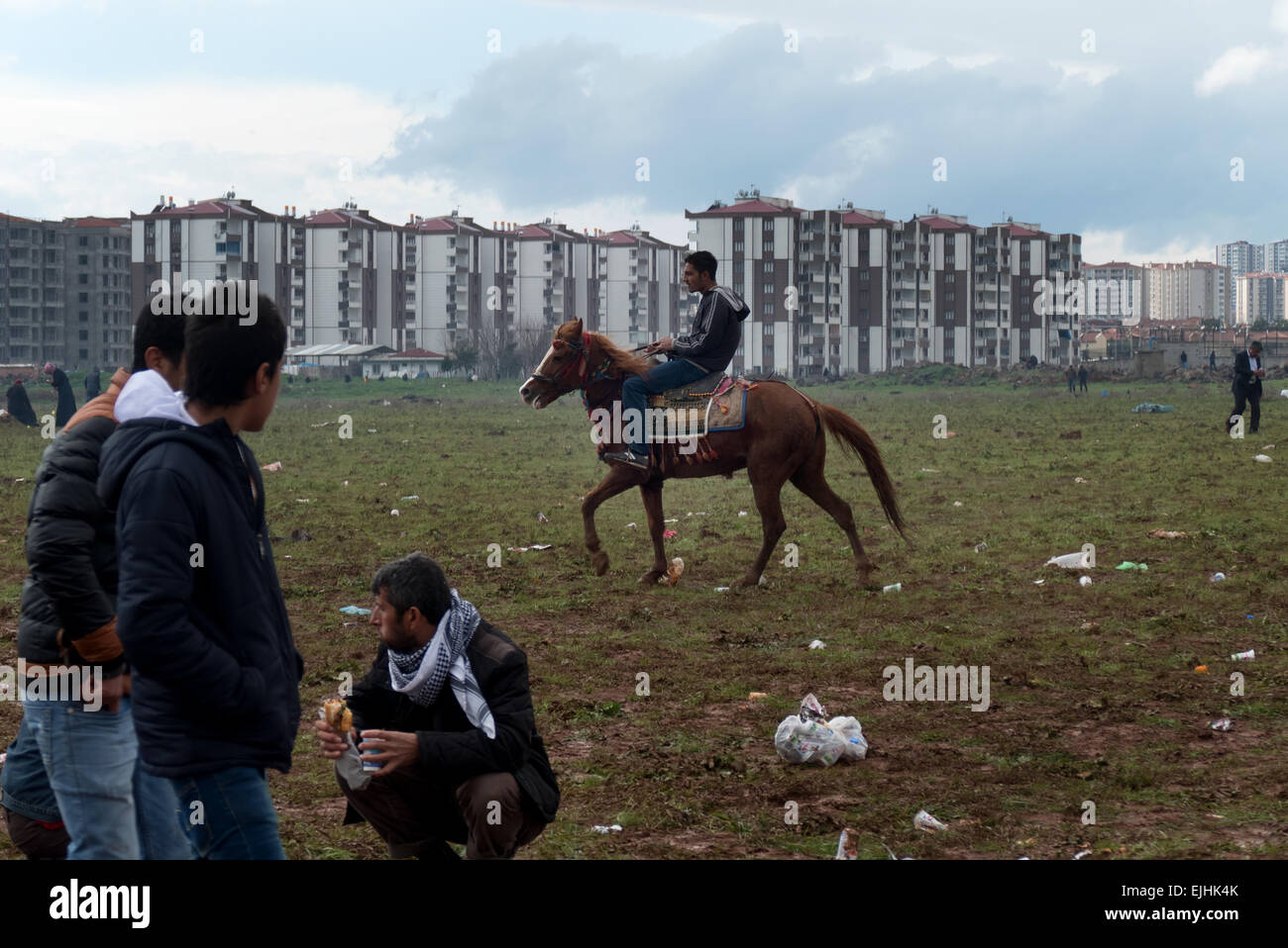 Curdi celebrando Newroz, Curdo Anno Nuovo a Diyarbakir, Kurdistan turco, Turchia Foto Stock