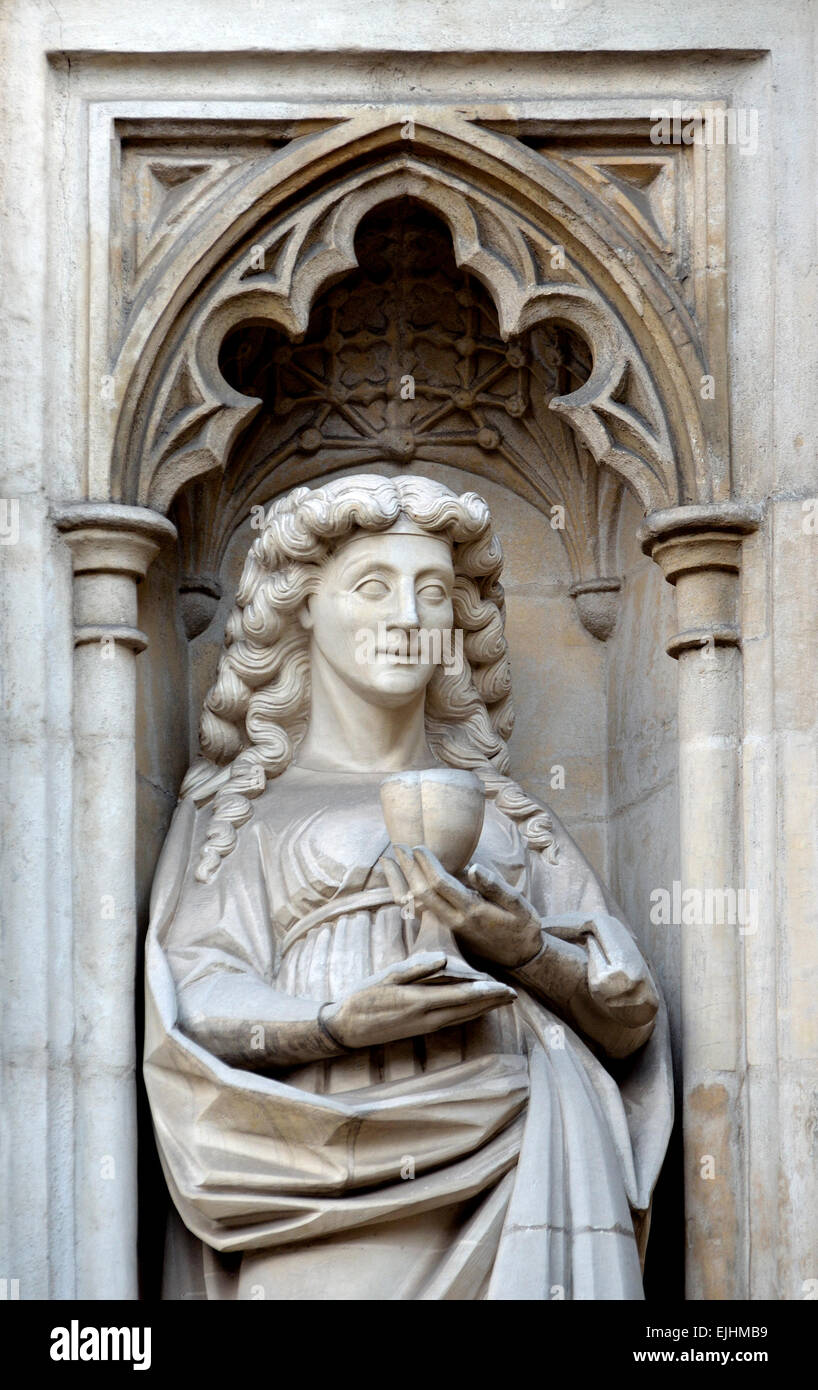 Londra, Inghilterra, Regno Unito. Statua di la porta occidentale di Westminster Abbey in rappresentanza di 'Mercy' Foto Stock